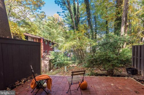 2337 Emerald Heights Ct, Herndon VA  20191-1749 exterior