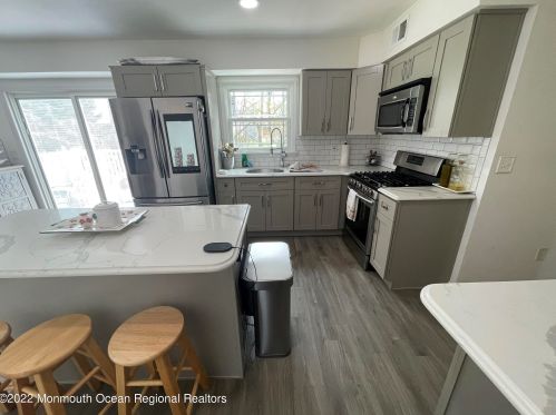 95 Oak Hill Rd, Middletown NJ 07748 exterior