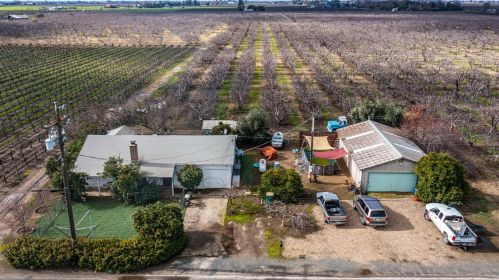 15271 Moore Rd, Lodi, CA 95242-9261