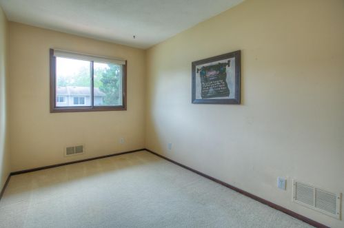 983 Carmel Ct, Saint Paul MN  55126-5833 exterior