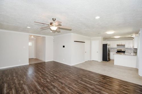 2212 Mockingbird Ln, Morgans Point TX 77571-2542 exterior