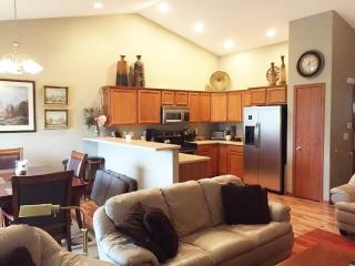 1525 Hunters Creek Way, Midway IA  52302-7105 exterior