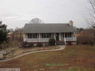 5560 Moravian Heights Ln, Clemmons, NC 27012-8382