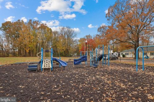 4933 Aspen St, Shady Side MD  20764-9667 exterior