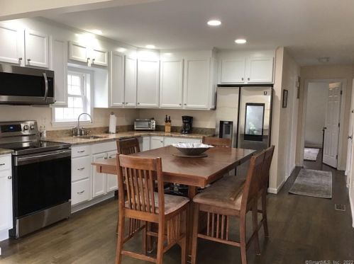 6 Orlando Rd, Norwalk CT  06854-1318 exterior