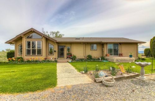 3350 Highland Dr, Zillah, WA 98953-9383