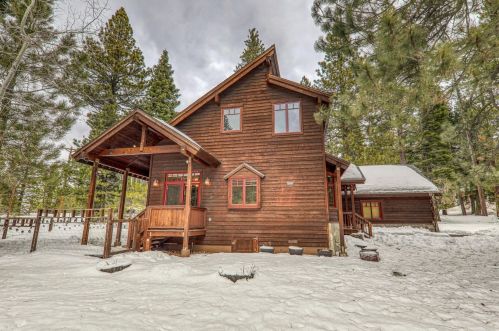 11874 Rainbow Dr, Truckee CA  96161-2761 exterior