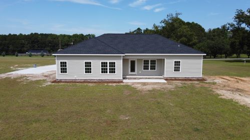 165 Willow Lake Dr, Metter, GA 30439-3121