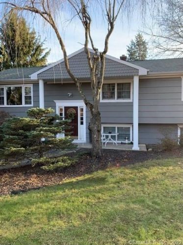 4 Surrey Ln, Upper Stepney, CT 06468-2256