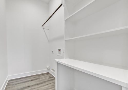 713 Baywood Dr, Taylor Lake Village TX exterior