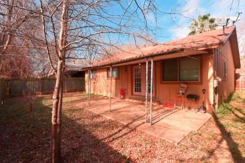 4415 Dovemeadow Dr, Austin TX  78744-4345 exterior