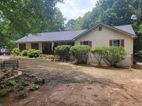 160 Lakeside Dr, Porterdale, GA 30016-7130