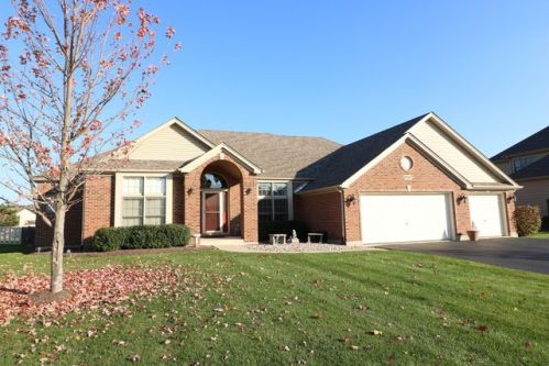 641 Bluestem Ln, Barrington Hills, IL 60102