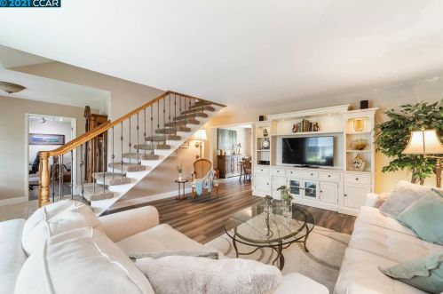 907 Hastings Dr, Concord CA  94518-3821 exterior