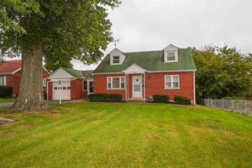 8244 Cheviot Rd, Cincinnati, OH 45247-3802