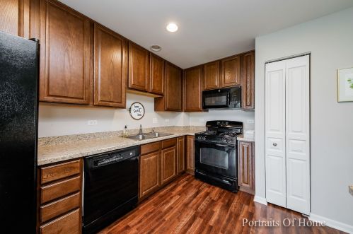 941 Emerald Dr, Pingree Grove IL  60140-9112 exterior