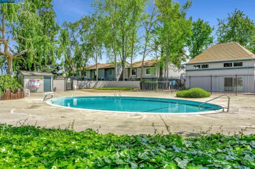 3345 Northwood Dr, Concord CA  94520-4524 exterior