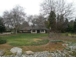 6365 Constellation Ave, Clovis, CA 93619-6301