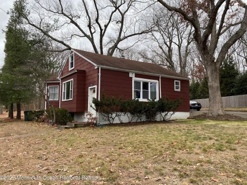 85 Cold Indian Springs Rd, Tinton Falls, NJ 07712-3356