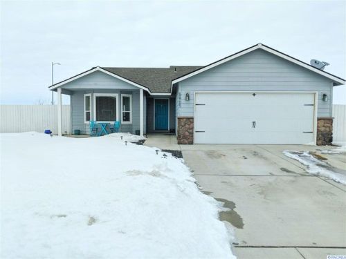 5905 Leopard Dr, Pasco, WA 99301-6400