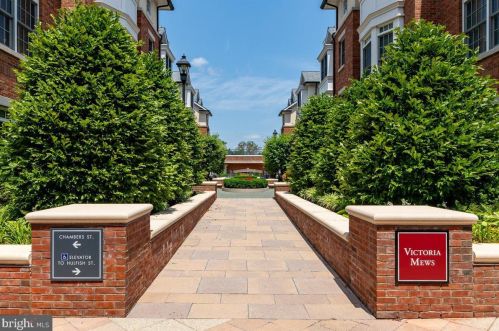 213 Victoria Mews, Princeton NJ  08542-3748 exterior