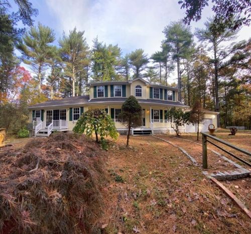 275 Robin Hollow Rd, West Greenwich, RI 02817-2132