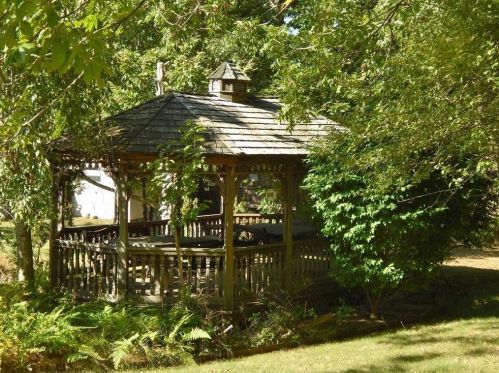 23 Bradford Rd, Westerly RI  02808-1428 exterior