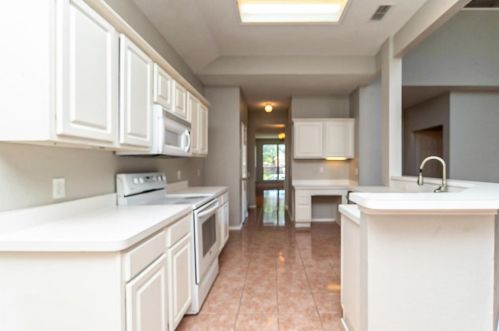 4621 Parkview Ln, Fort Worth TX  76137-5457 exterior