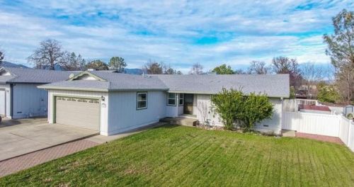 3640 Lake Forest Dr, Redding, CA 96003-1869