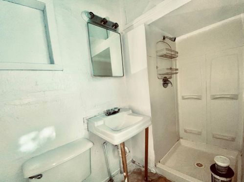 1504 11th St, Austin TX  78702-1909 exterior