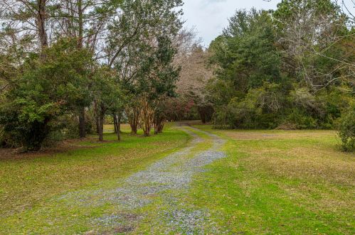 7997 Doar Rd, Awendaw SC  29429-6115 exterior
