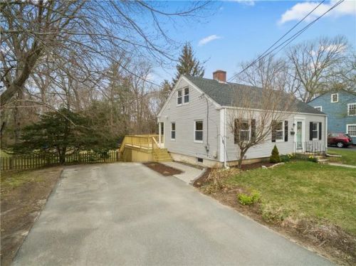 65 Hopkins Hill Rd, Coventry, RI 02816-6318