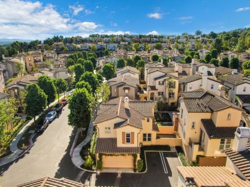 309 Tall Oak, Irvine CA  92603-0673 exterior