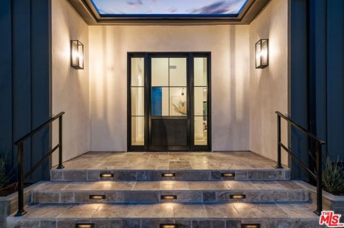 4849 Stern Ave, Van Nuys CA  91423-1923 exterior