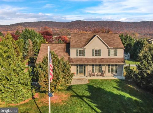 8 Power Dr, New Schaefferstown, PA 19506-8110