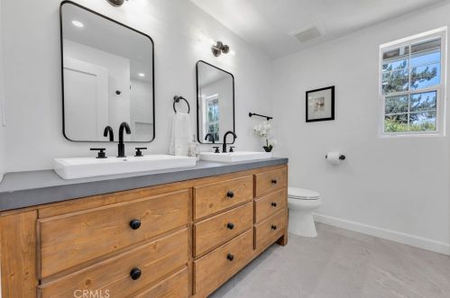 3586 Lathrop Ave, Simi Valley CA  93063-1119 exterior