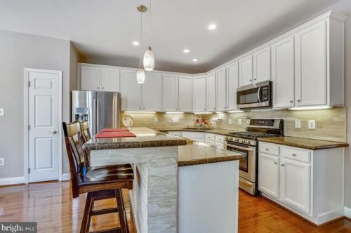 7328 Hampton Manor Pl, Springfield VA  22150-4921 exterior