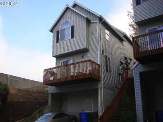 9234 Hassalo St, Portland, OR 97220-5798