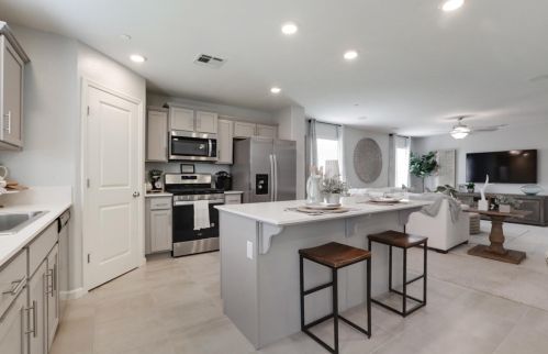 1724 Columbia Dr, Los Banos, CA 93635-5370
