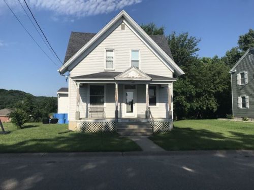 206 7 St, Bellevue IA  52031-1812 exterior