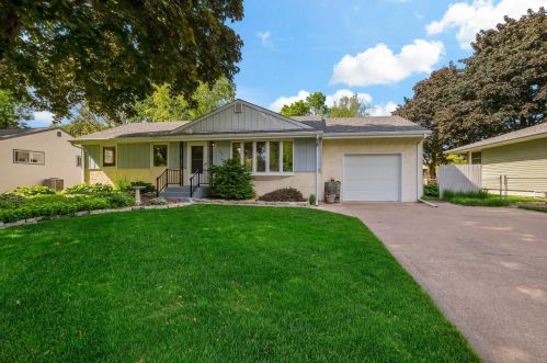 1007 Edgewater Ave, Saint Paul MN  55126-8119 exterior