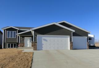 3506 Doubleday Dr, Bismarck, ND 58503-8070