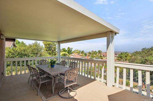 6880 Rycroft Dr, Riverside CA  92506-5317 exterior