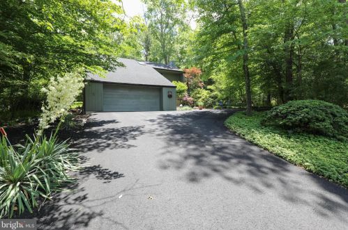 102 Jacobs Creek Rd, Trenton, NJ 08628-1013