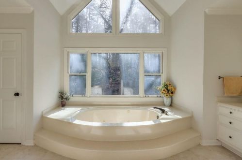 1775 Brandon Hall Dr, Atlanta GA  30350-3706 exterior