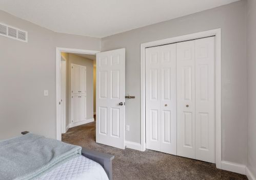 9063 Glacier Rd, Saint Paul MN  55125-3467 exterior