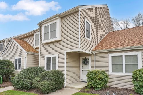 33 Brentwood Dr, Wallingford, CT 06492-4344