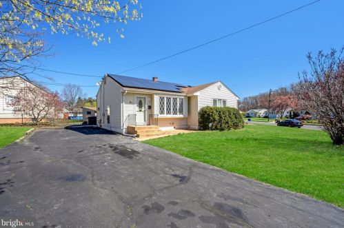 29 Hardwick Dr, Trenton, NJ 08638-2413