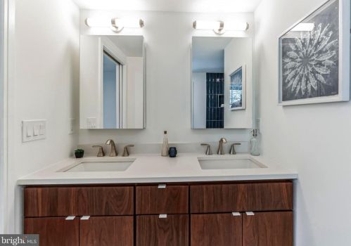 502 22nd St, Philadelphia PA 19146-1247 exterior