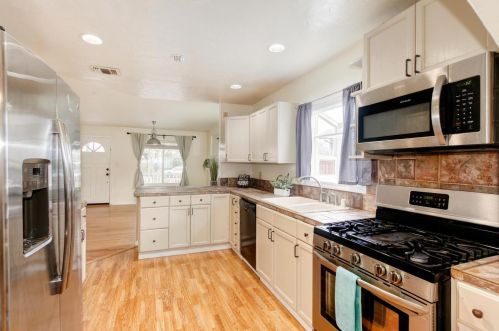 8960 Central Ave, Citrus Heights CA  95662-4102 exterior